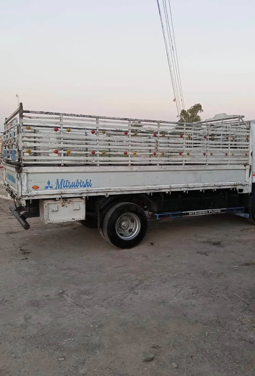 السلام عليكم بودي كنتر ومحجر وسقيفه للبيع المحجر والسقيفه نضيفات كلش البودي نضافه ٧٥ % 
مكاني بغداد اليوسفيه السعر 15 
***********
