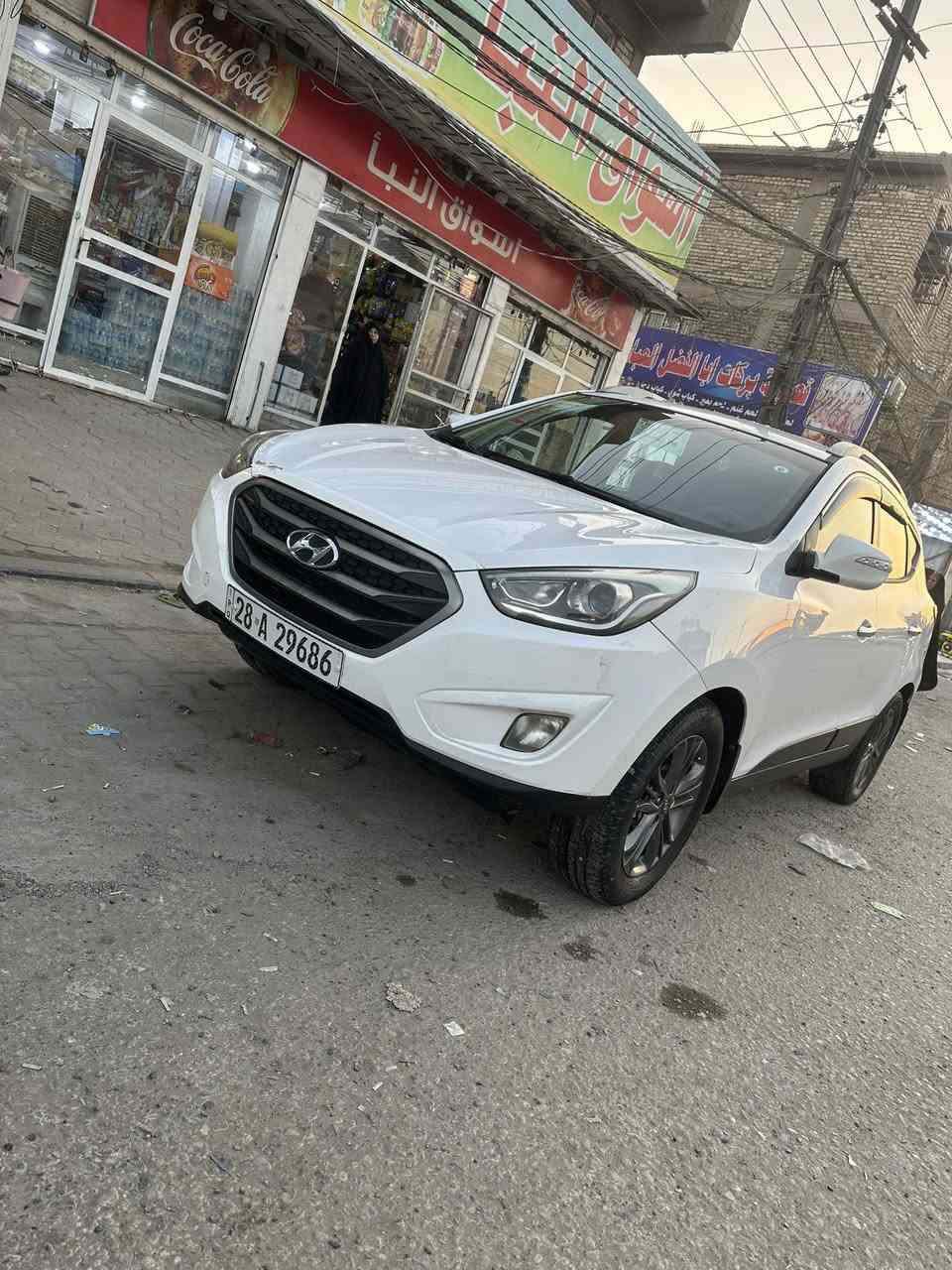 السلام عليكم ورحمة الله وبركاته سياره توكسان 2015سياره جديده بيهة باب وربع صبغ رقم نكليزي صارله شهرين من داورتهة بسمي مكاني نجف سياره خليجي جديده ***********
