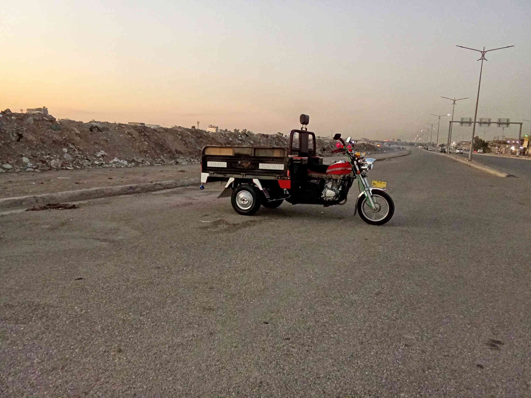 السلام عليكم شباب عدي هاي الستوته للبيع شاخوان موديل 2020 بليته ومنفيس كامل رگبه  شاصي بشرط محرك اخرس كهربائيات كامله ستوته مال جناي تخبل اي عيب مابيه بشرط شراي خابر وتدلل مو شراي اعبر المنشور ***********
