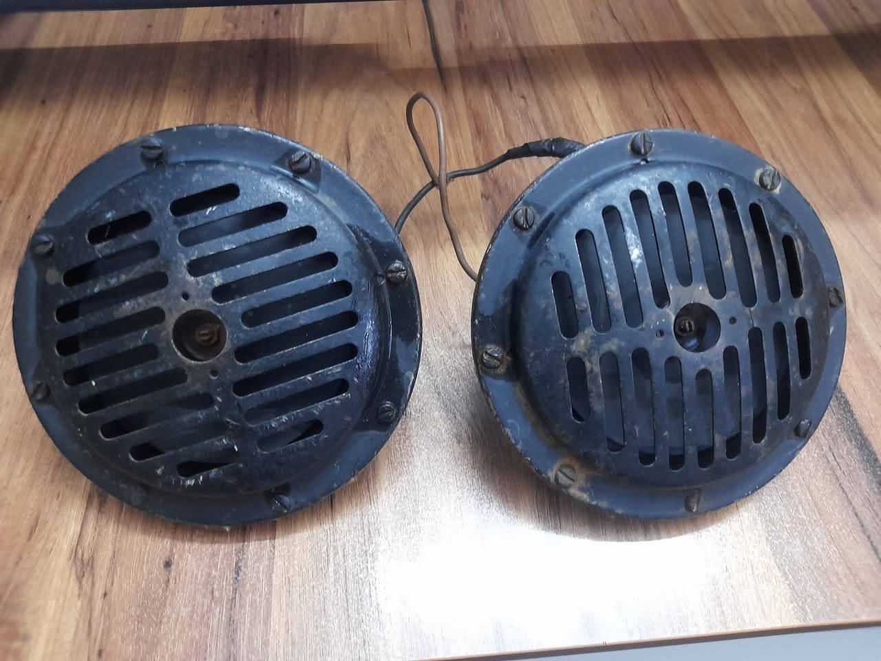 السلام عليكم عندي هذني الاصايل المانيات اصليات تك جنح وتك عنجه نغمه فول رايدهن 450 عنوني بغداد زيونه ***********7
