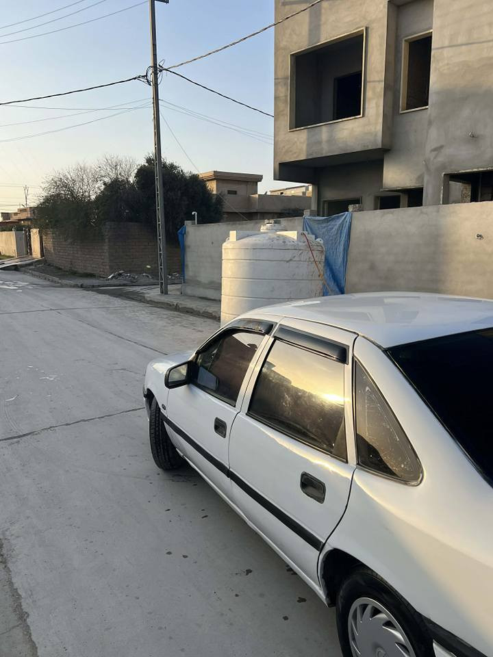 سلام عليكم 
اوبل فكتراً موديل  1991 سيارا كلش نضيفه رقم شميالي اربيل 
/كير و محرك بشرط / سيارا بيها قطعيت صبغ وضعها عل بيلادي /عليها غرامه/95الف ينزل من سعر/مكان سيارا /دهوك قصاء بةردرةش/سعر سياره ع هاي النضافه ٤٦ورقه وبيها مجال رةقم صاحب السيارا *********** موصل, نينوى
