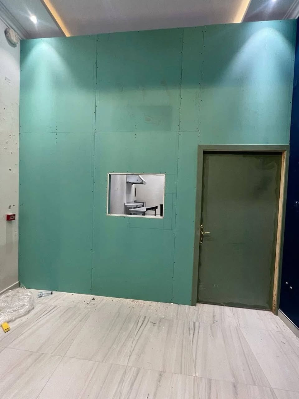 سلام عليكم كادر جبسن بورد وكافه انواع والاصباغ شغل درجه اولي وسعار مناسبه *********** مااقصر وياك مكاني بالدوره نشتغل ترميم تصليح رطوبه
