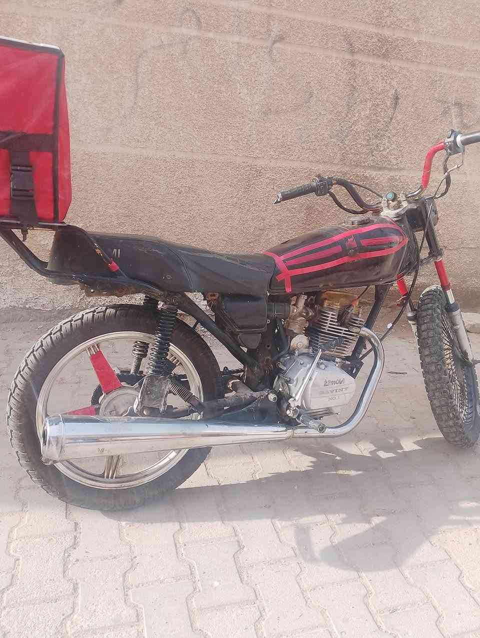 السلام عليكم دراجه البيع الدراجه حلو وكربائيات شغاله سلف وهندر الدراجه حلو مكينتهه ناعمه بيهه عيب واحد الدراجه بيهه دخان ابيض يحتاجله بوشه بس هاذه عيبهه الدراجه شغاله وكامله ومثل ماموضح بل صوره اشتغل بيهه دلفري نكره هندر أو سلف تشتغل موديل 2020 السعر250 وبيهه مجال بصيطط مكاني بغداد الشعله اليريدهه يجي خاص او هاذه رقمي متوفر واتساب(***********) المو شراي لا يتعبني فدوه اروحلكم
