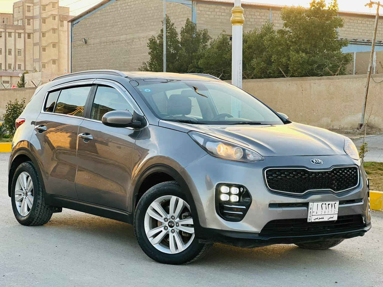 سلام عليكم 
اللبيع أو مراوس 
كيا سبورتج موديل 2017 شكل جديد رقم مثنئ حره تحويل مباشر 
وارد امريكي ضررها جاملغ وباب صبغ جها اليمنه بدون تبديل سياره 
مواصفات سياره 
شاشه حجم وسط 
كامرا خلفيه 
بصمه تشغيل 
كشنات جلد 
كشن كهربائي 
دواخل عسلي 
تحكمات ستيرن كامله 
مانع انحدار 
مانع انزلاق 
محرك 2400 
ويل كروم 
تبريد قطعتين 
سياره جاهزه وجديده الاخير 
كير محرك تبريد تخم تاير حداديه 
جاهزه الاخير 
# مكان - سياره - ناصريه
السعر 135 وبيه مجال 
الاستفسار أكثر ***********
