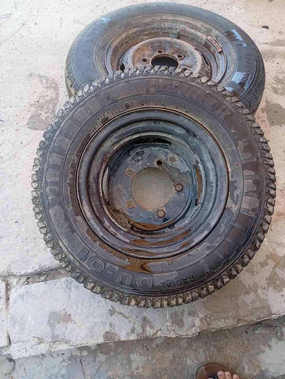 تاير الامامي نص عمر الويل جديد مال موديل 18
تاير خلفي جديد كوري والويل جديد مال موديل 18 
سعر 115 بي مجال ***********
