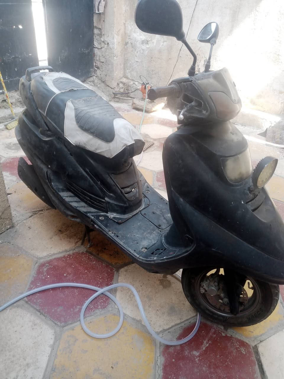 دراجه فراشه 140فضائي نقصها بس كابريتر تنضفه سعرها 200وبيها مجال بغداد الحسينيه ***********
