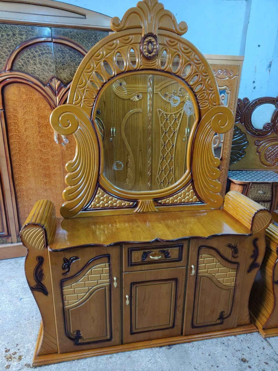 للبيع غرفه صاج مستعمله قليل ام العوجيه نظيفه جدا السعر ٦٥٠ الرميثه سوك النجارين مجاور الصياغ ***********ابو وهاب النجار
