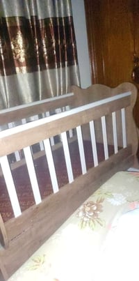 عندي هذا التخت مال أطفال  للبيع كبير ينيم لي عمر ٧ سنوات نضيف  ما مستخ...