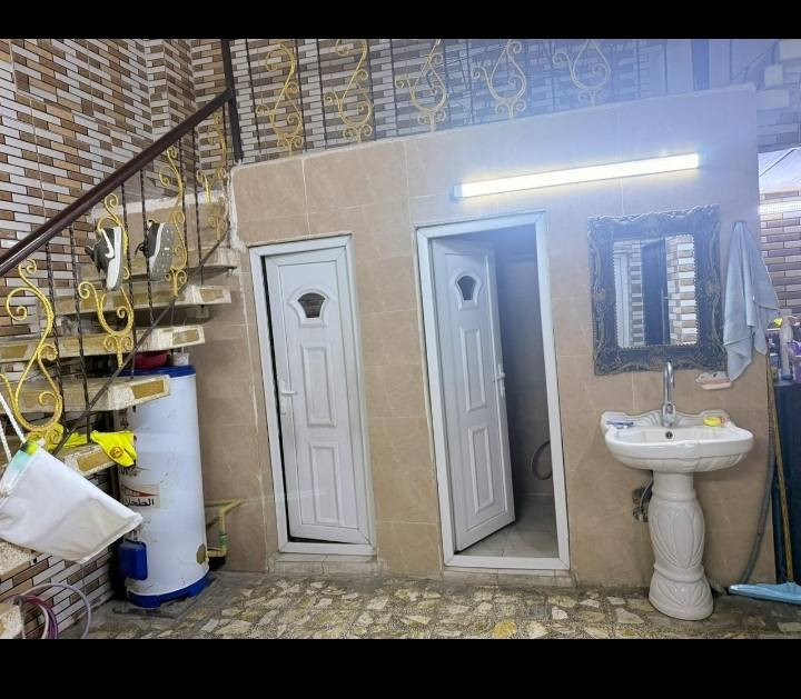 سلام عليكم بيت مساحه 100 متر البيع بناء جديد اعكادة منطقة بغداد الجديدة ألف دار ***********
