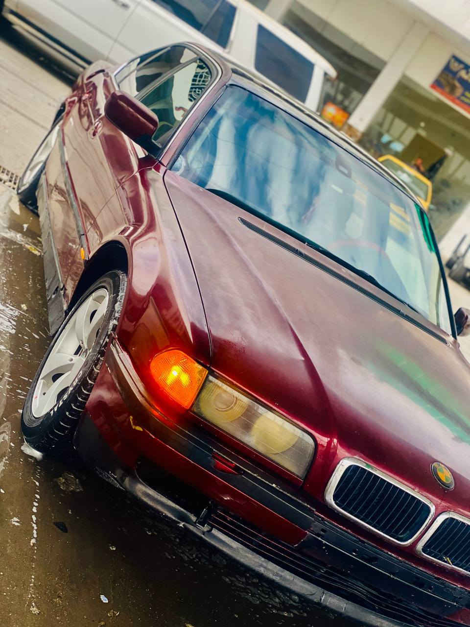 للبيع او المراوس 
بي ام كاسحه مديل 1995 رقم بصره تحويل ثاني يوم مكينه كير كفاله تخم تاير كهربائيات كلههه شغاله مضخم صوت السياره ترايههه 200 حداديه 
حلوه دواخل نضيفه السياره بلبصره السعر 48$
*********** البصرة, العراق
