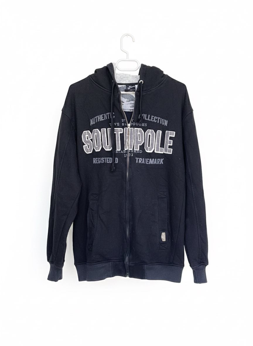 سويتر رجالي نضافةفول  المكان شروين قرية حمادة مكان المحل ماقبل اسواق ايوب  يوجد خدمة توصيل لكافة المناطق ويكون التوصيل داخل شروين مجاناً رقم الهاتف ***********
