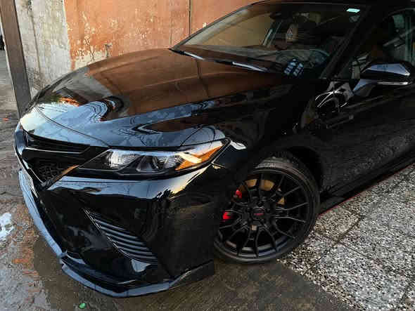 السلام عليكم 
تيوتا كامري TRD 
ماشيه ٢٠  الف ميل
2023  رقم بغداد 
گير محرك مكفول
مواصفات TRDمعروفه
السياره جديده بريحة الشركه
مستورده عل ايدي 
صور الضرر بالمنشور 
تبديل جنطه وجاملغ  راجع ع بارد 
مكان السياره بغداد 
رقم الهاتف ***********
الشراي يتصل متواجد وات ساب
صور الحادث بالمنشور
