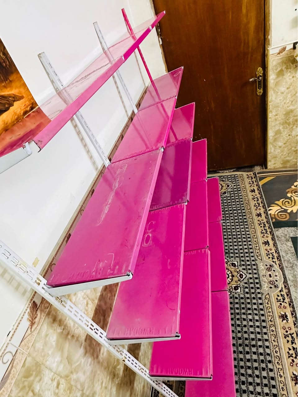 سلام عليكم رفوف حديد للبيع 15 رف كاملات مابيهن نقص 
عرض 3 متر ارتفاع 2متر ونص .. مكاني كوفة حي كنده  65 ألف 
***********
*********** النجف, العراق
