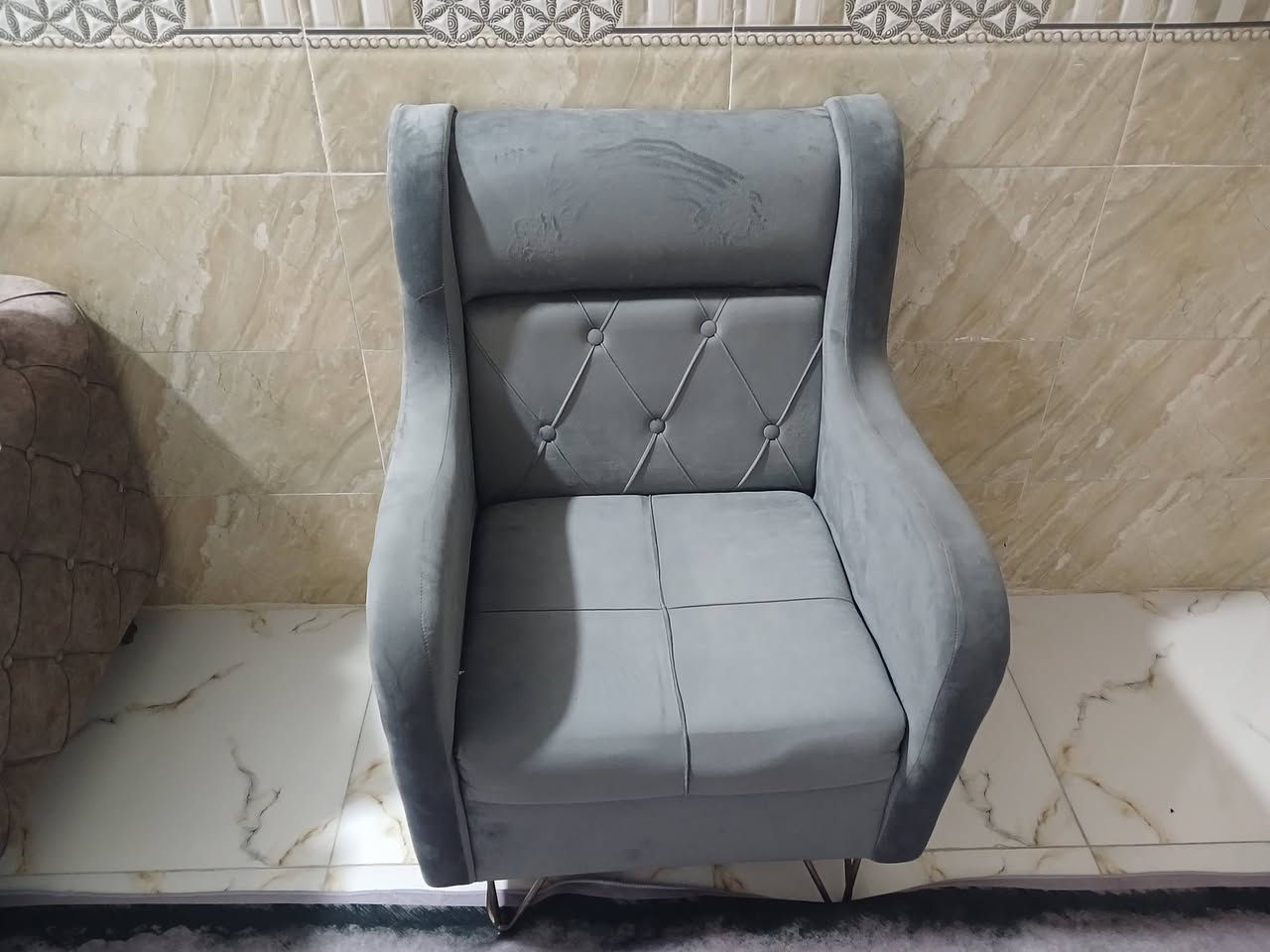 متاح تخم للبيع كلش نضيف كل ضرر مابيه بس قناه رجلها خالعه تصليحها بسيط مكلف بلنشر رقم صاحبة التخم ***********
