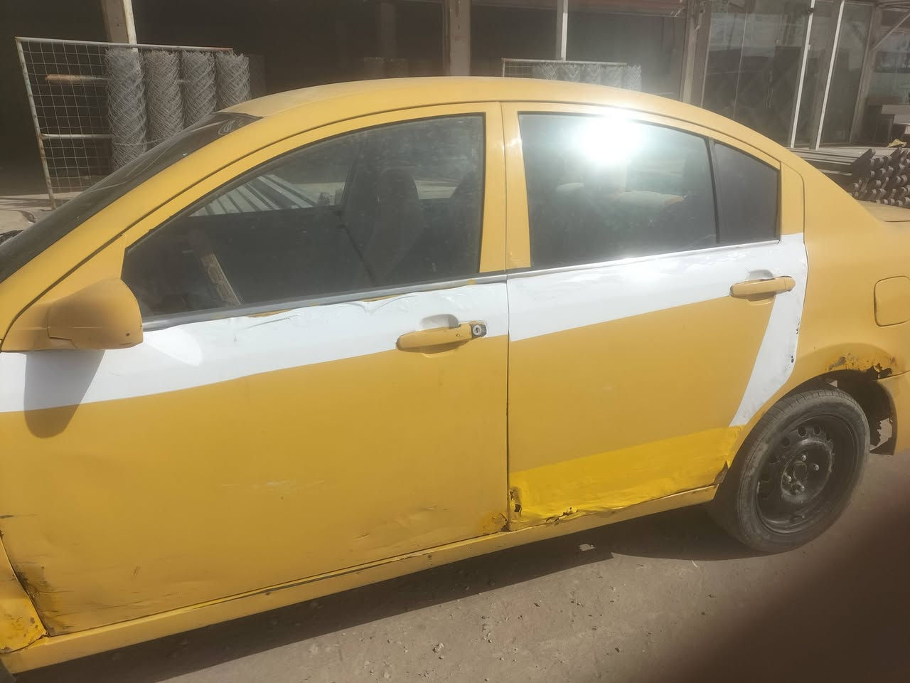 السلام عليكم سياره شيري موديل 2012 للبيع مكينه وقير وحداديه ما بيهن شي كهربائيات شغه طائرات جدد فقط بس البيبان بيهن خياس سياره جاهزه رقم انجليزي دولي ب 22 وبيها مجال المكان الديوانيه قضاء غماس ***********
