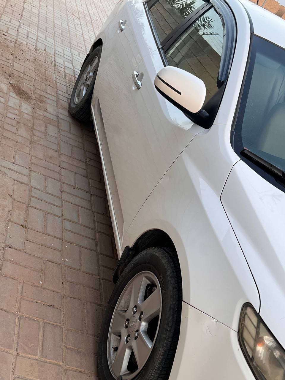 سيراتو 2013 
محرك 1.6 
مري شفط 
تحكم ستيرن 
باتري جديد 
محرك وكير شرط نضافة خير من الله 
بقية مواصفات معروفة 
خليجي 
سعر 118 وبيها مجال 
مكاني صلاح الدين قضاء الدور 
*********** تواصل
