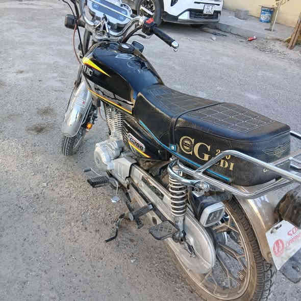 السلام عليكم سيفان 2025 اوراق كامله صارلها اقل الشهر من طالعه من الوكيل اول تبديله دهن الها 5كير صالنصا ام الصوت مكفوله من كلشي السعر 700 وبيها مجال ***********
