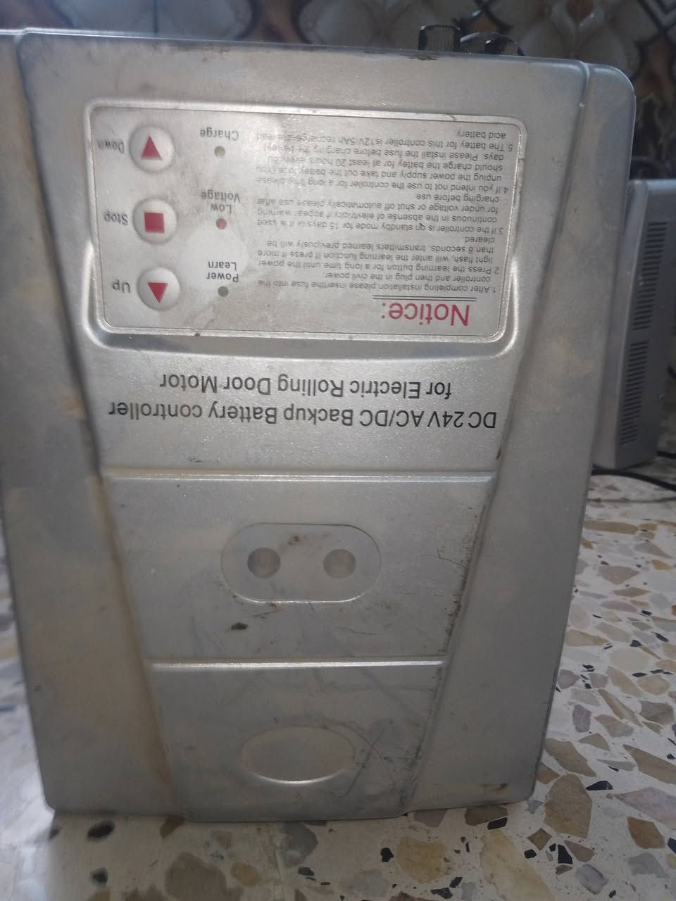 السلام عليكم عندي هاي تلث أجهزة مال كبنكات كهربائيه تلاثتهن شغالات للبيع وياهن ريمونات التحكم مالتهم جاهزات
***********
