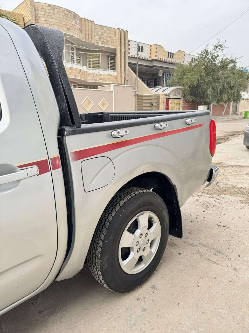 ترتيب النص عرض سيارة للبيع وتصحيح الأخطاء الإملائية
سيارة للبيع بيك أب نيفارا 

موديل 2008 

لون رصاصي 

رقم بصرة 

كير عادي 

سيارة مصروف عليها تخم تاير جديد باتري جديد ضفيره جديدة قاعدة فيت بم تفصيخ اصلي تبديل جديد سيارة جاهزة 

تحويل السيارة شوكت ما يعجبك 

ملاحظة بيها خيط تبخير بسيط جدا 

السعر 55 ورقة 

للتواصل اتصال او واتساب ***********
