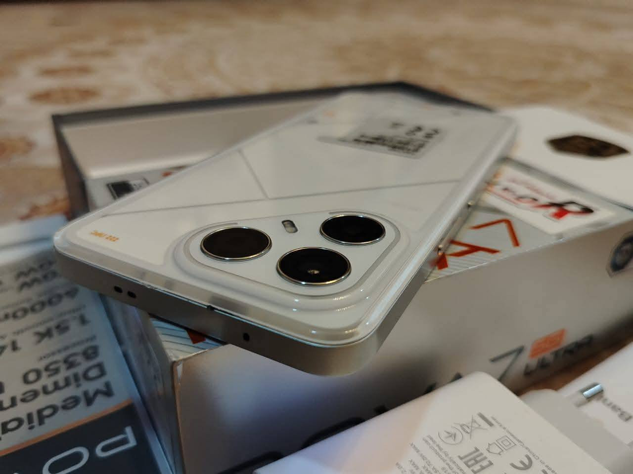 Tecno Pova 7 Ultra 5G
جهاز جديد أعيد واكرر مستخدم قليل
ذاكرة 265 +رام 12
معالج  Dimensity 8350 Ultimate،
شاشة اموليد تردد 144 فريم 
البطارية 6000 +الشحن 70 واط +يدعم الشحن الاسلكي 30 واط
كامرة بدقه 108 
يشغل كل الألعاب 120 فريم ويصعد ل144
سعر الجهاز ٣٥٠ وبيه مجال قليل للعلم ماخذه ب٤٢٥ توه
هذا رقمي للشراي ***********
