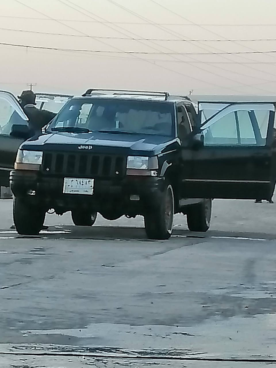 جيب شيروكي 94محرك وگير فيفيتي
رقم بغداد انگليزي 42وبيها مجال رقم صاحب السياره 
*********** العنوان ذيقار الشطره
