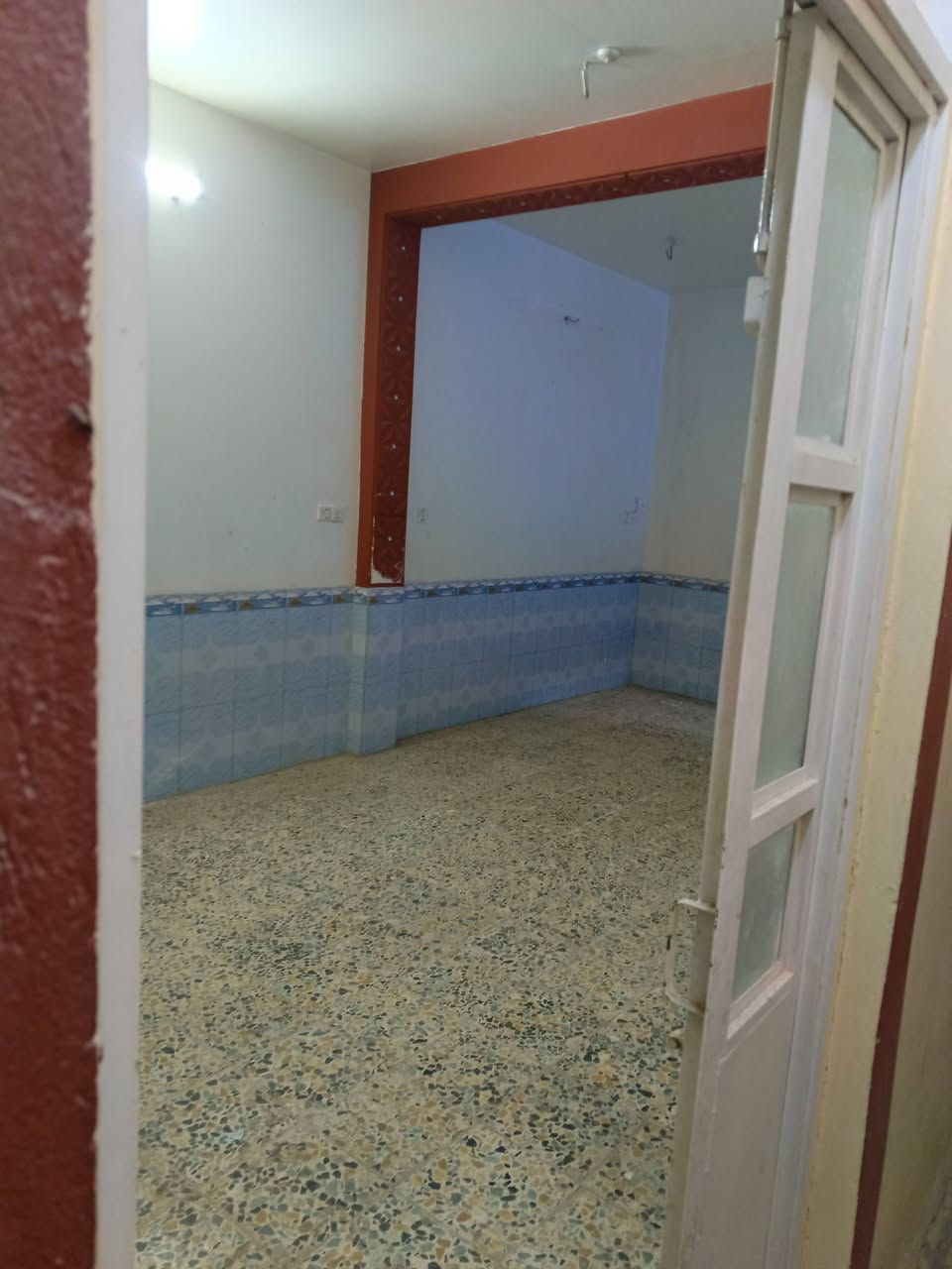 سلام عليكم 
 بيت البيع بحي الجامعه 
منطقه 28  مساحه 100 متر مسلح
طابق ونص 
الطابق. الاول / ستقبال مطبخ غرفه وحمامات داخليه وخارجيه 
وغرفه فوك وسطح 
 
السعر 140 مع المجال 
***********
