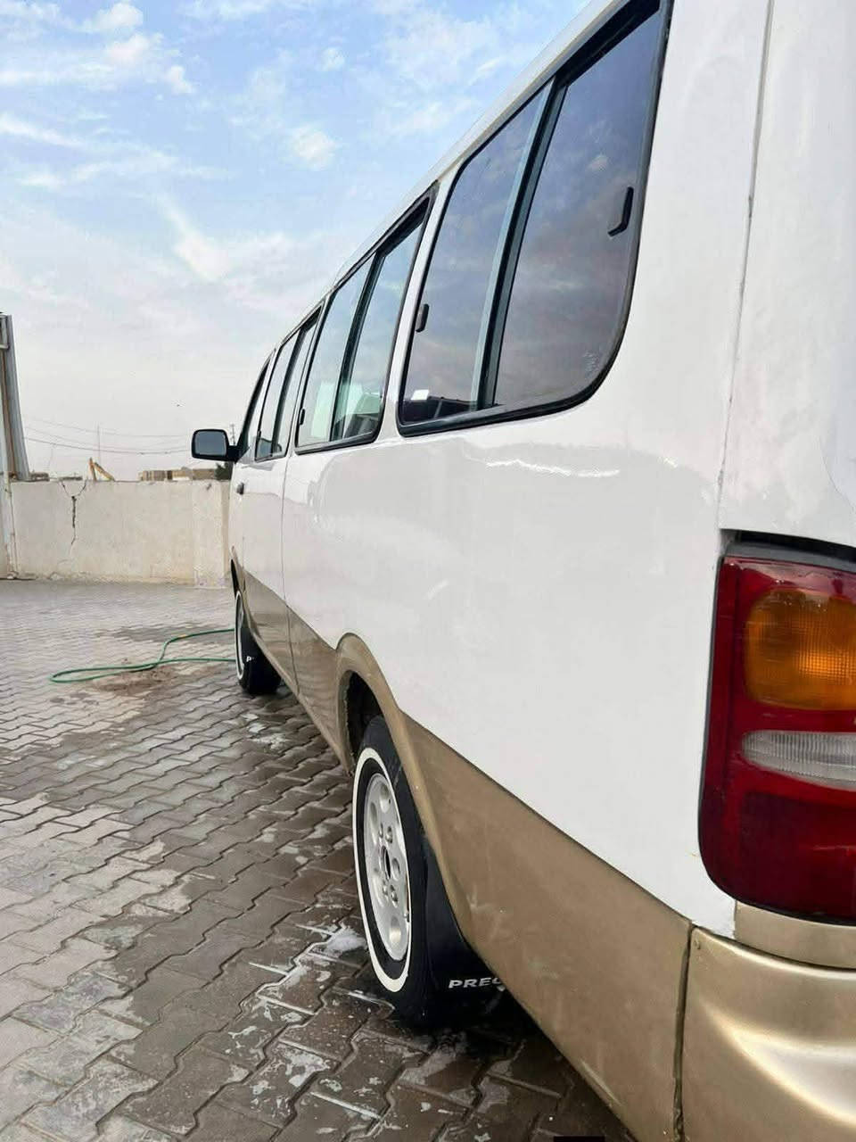 سلام عليكم بريجو شبوط 14 راكب سنويه لل 31 رقم بصره انجليزي موديل 2004 سياره مصبوغه جماليه حداديه تخم تاير جديد محرك جديد 3000 بعد شويه جديده مكان السياره بابل غير متواجد على الفيس رقم تاير كهربائيات شغاله رقم الهاتف***********
