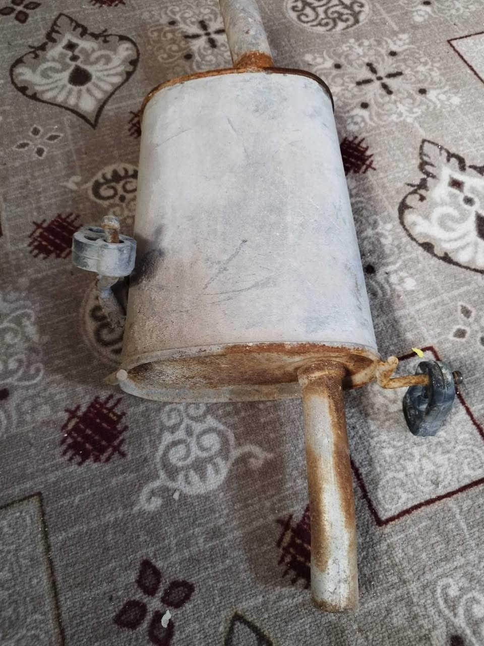 للبيع صالنصة نظيف جدا اخت الجديدة بسعر ٢٠ الف يوجد توصيل ***********
