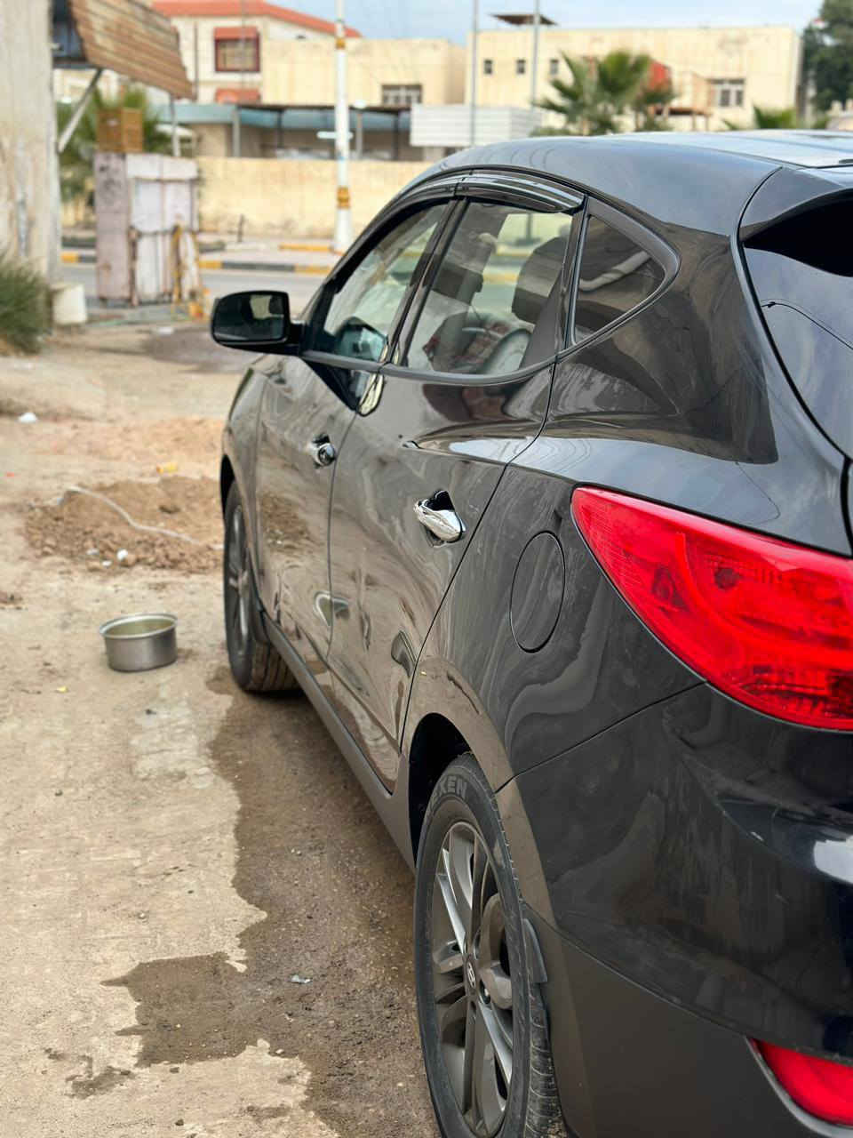 سلام عليكم شباب توسان موديل14سياره حلوه وجديده وجاهزه من كلشي كير محرك حداديه تخم تاير بسمي مداور ثاني يوم السعر راسلني علرقم***********
