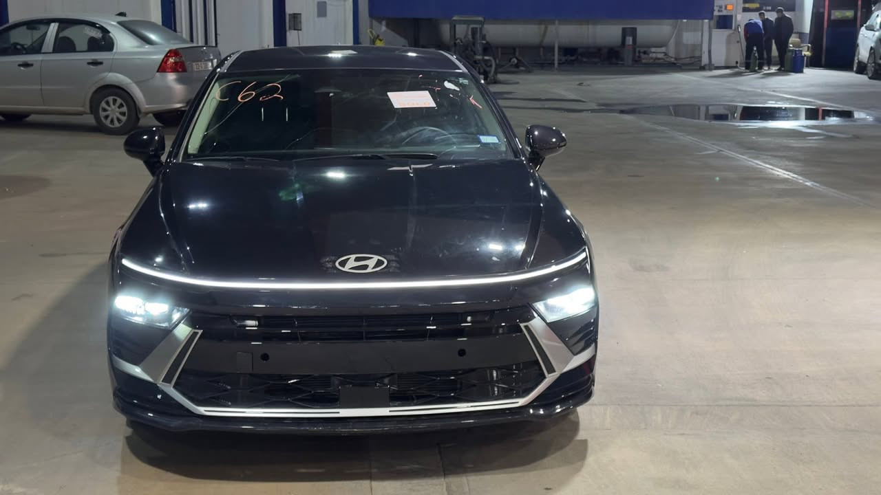Sonata 2024
ضررها حيل خفيف 
بس بونيد صبغ بدون دواخل بدون ايرباك 
سعرها ١٦٨$و بي مجال 
رقم موباييل :***********
سيارة موجود بالاربيل شارع ١٠٠م داخل معارض
