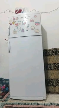 ثلاجة • نضيفه • تحتاج تصليح كهربائي