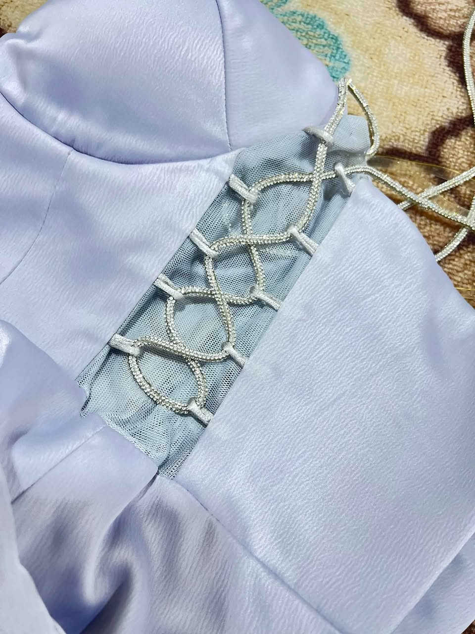 فستان مناسبات ملبوس ساعتين فقط وكاله يعني مموجود بالسوك هذا الموديل فقط مكان واحد يبيعه وسعر الجديد 110 الفستان درجه اولى من كلشي يرسم الجسم رسم حتلو جسمج مو مثالي الموديل والشغل والقماش ولا غلطه يخبل خالتلكم صورته وصوره الجوانب وطريقه اللبس كلشي واضح. توصيل متوفر النجف 3 آلاف محافظات 5 آلاف يوصلكم لباب البيت.
قياس الفستان سمول ويلبس ميديم هم لان بي اشرطه من الجوانب يتصغر ويتكبر. وبي فتحه من جهه الفخذ وبطانه داخليه على شكل تنوره النجف, العراق


**إذا كنت صاحب هذا الإعلان وتريد حذفه لأي سبب، رجاءا أرسل رسالة إلى الدعم الفني**