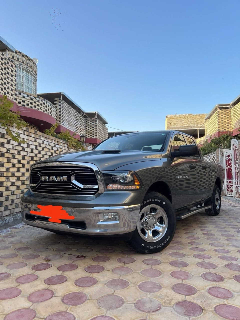 السلام عليكم
مكان السيارة نجف الاشرف 
دوج رام كلاسك 1500
باب قصير موديل 2024

رقم بغداد شهداء 

مكينة 6 سلندر
تو ويل فور ويل 
السياره كلها نيكل دعامات 
ويل كب نيكل 

الدوسات  نيكل

 شباج الامامي نيكل 

كشنات جلد بيجي 
كير ماوس 
شاشه صغيره 
تايرات جديد مال شريكه

السعر 185 مع المجال 

للاستفسار على الرقم 
      ***********
