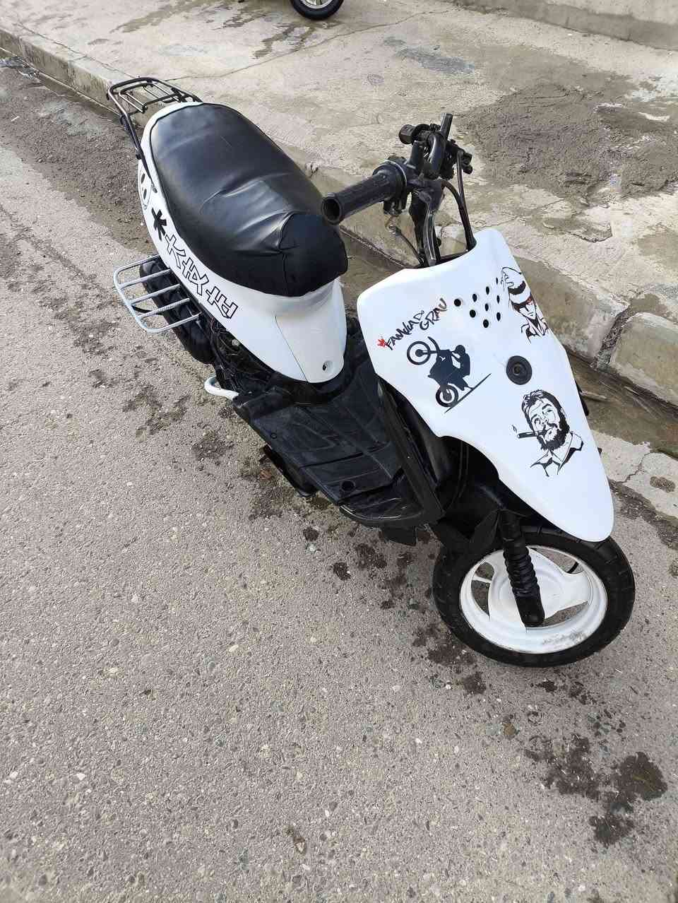 للبيع نحله رياضي 
تحريكه ومعدل نار
مكينه خرسه تايرات جدد 
كهربائيات كامله
السعر.250
الشراي على رقم***********
