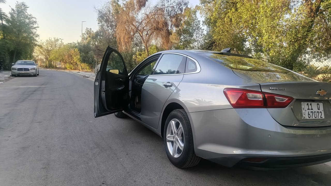 السلام وعليكم ماليبو ٢٠٢٤ مواصفات الماليبو معروفة حساسات خلفية حساسات جانبيه شاشه جبيره سايد بريك بصمه حادث كما موصح بالصور دعاميه صبغ مع ربع البنيد السياره  ماشية ١٤الف مغلفه ppf بالكامل مع درع جامه أمامه السعر ١٣٧بغداد ***********
