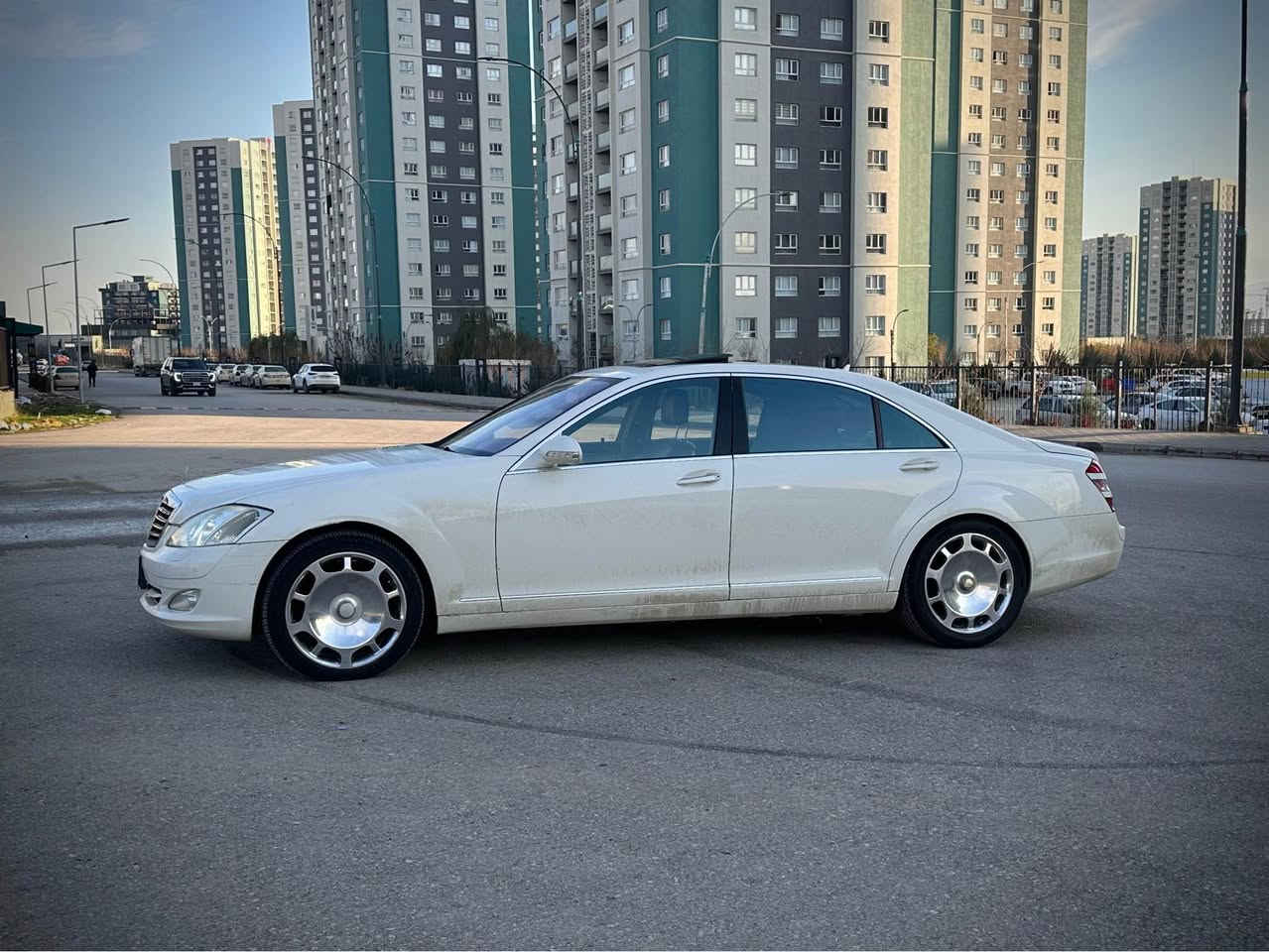 سعري 84$مه عامه له ***********
ميرسيدز s550 فول فول ساغ ساغ مواسه فات قه پات موديل 2009 ده عمو ليدراوي نيه بوياخي ايراقي نيه چوار تايه و ويلي لوك لوك نومونه له جواني گيرو مه كينه لوك به شه رتي فيته و چركه ي تيا نيه مالي دوسته له سليماينم سعري 84$ مه عامه له السليمانية, العراق
