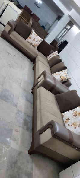 ديوان تخم تركي كلش نضيف للبيع وبسعر ٢٢٥ الف الاستفسار الاتصال ع*********** شارع سالم خلف شركة كورك قرب دائره الكهرباء
