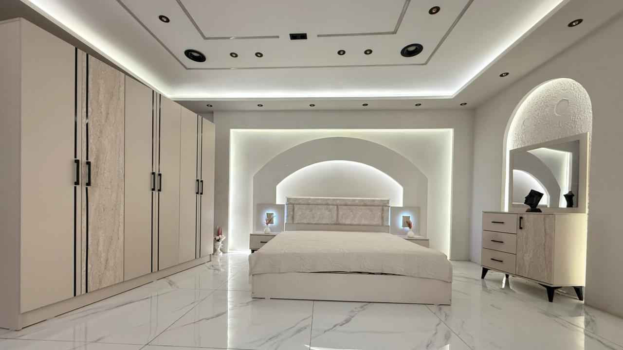 غرف نوم تركي 5 قطع كنتور 6 ابواب طول الكنتور مترين و ٢٠سم الجربايه وي الكومديات 3متر 
السعر 625 الف فقط 🔥🔥🔥
للحجز والاستفسار راسلونا وات ساب 
***********
البصره 
نقل وشد داخل مركز البصره مجاني توجد خدمه توصيل للاقضيه و النواحي والمحافظات الجنوبيه بأسعار مناسبه ملاحظه ما تدفع اي مبلغ قبل لا تنشد و تكمل ابيتك عليكم بس تنزيل الكراتين من السياره لداخل البيت البصرة, العراق
