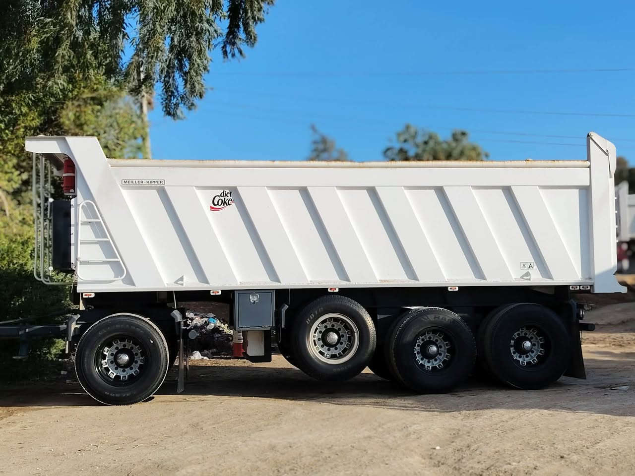 مقطوره البيع تسكام طول 740 معمل انوار النجف موديل 2025 مامشتغله هواي جديده تخم تاير كفاله عامه *********** أو ***********
