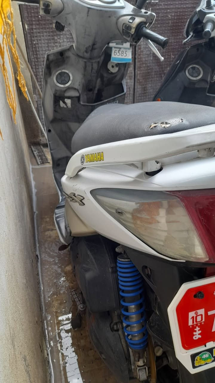 سكنس فحل نوزل ابلاديه كلها شغاله محرك نضيف ابلادي ماينسمع صوته كهربائيات كلها شغاله تايرات جدد ابريكات خلفي امامي اوراقها كامله سعر 700 بيها مجال  مكاني العبيدي شهداء الثالثه ***********
