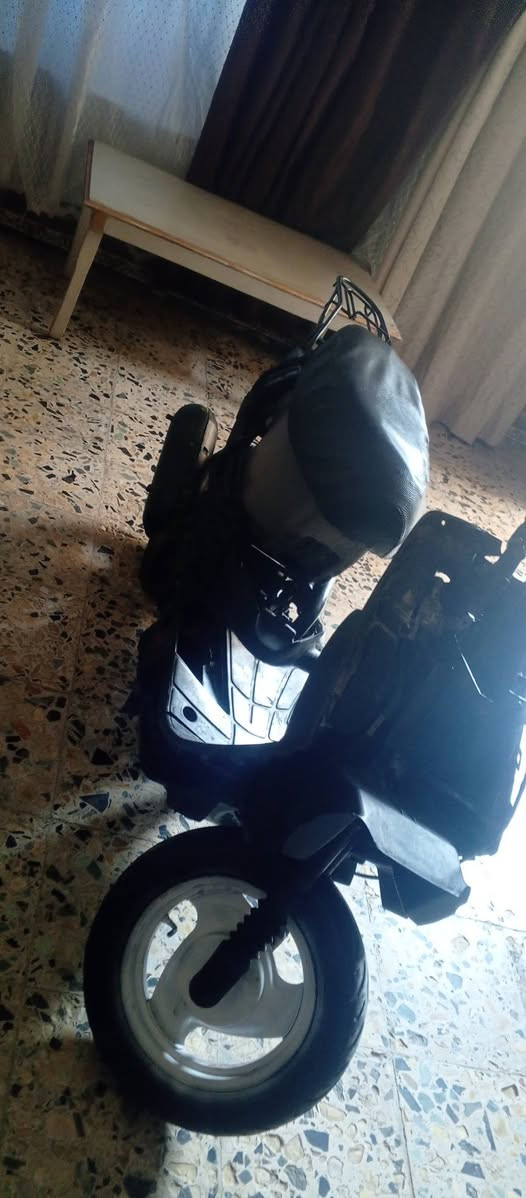 السلام عليكم بيجي عدد2 نضيفات وحلوات ام السبايدر( المصوره فيديو) بيها مكينه اتحده بيجي بيها نفس مكينتها شلعه تشك الكاع مفوله بل تعليك مكينه صوته مينسمع تواير جدد دبلاته شغاله سلف عوزه باتري اي نقص مابيه سعره 225 بيه مجال قليل كلش  والثانيه دراجه اله خلك شلعه ومعدل وتخبل بس ذيج انضف سعر 200 بيه مجال مكاني ناصريه مركز حي شهداء شارع نص يم طاقه مال كهرباء رقمي *********** بي واتس

