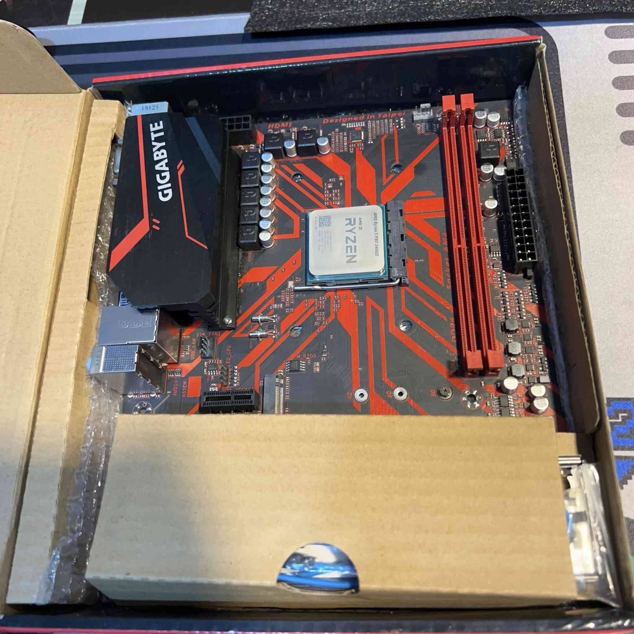 السلام عليكم
اصدقائي 
مذربورد B450  ومعالج R5 2400 
المعالج بي كرت داخلي يفيد جماعة النجميعات الاقتصادية 
الكرت الداخلي Radeon VEGA 11
.
السعر 180 الف
.
.
. 
ادمن 🌹


**إذا كنت صاحب هذا الإعلان وتريد حذفه لأي سبب، رجاءا أرسل رسالة إلى الدعم الفني**