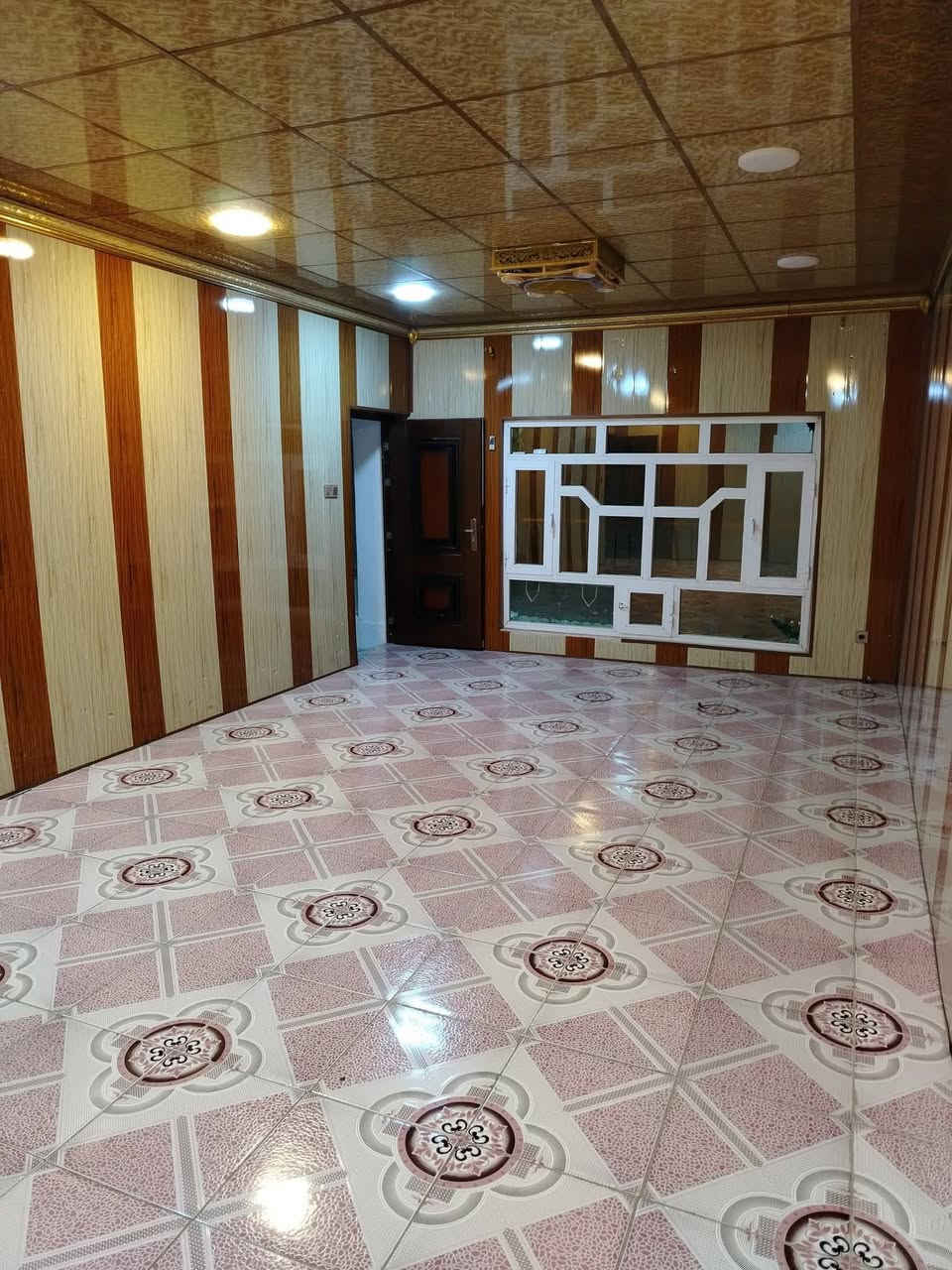 دار للايجار مستقل
مساحه 340متر
يصلح الروضه او سكن عائلي
عنوان كركوك حي العسكري خلف جامع المعراج على حديقه يطل
سعر 375الف ماء وكهرباء على صاحب الدار
للتواصل
***********
*********** ابو مصطفى يايجلي
