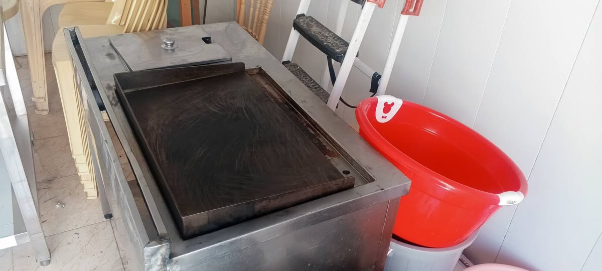 شواية برگر. مع قلاية  فنگر. ثقيل  
كابسة.  جديدة حيل استعمال فقط 10 ايام. سمارت. الأصلية 

شواية گص. ثقيل.  المكان. نجف. حي النصر.  ***********
