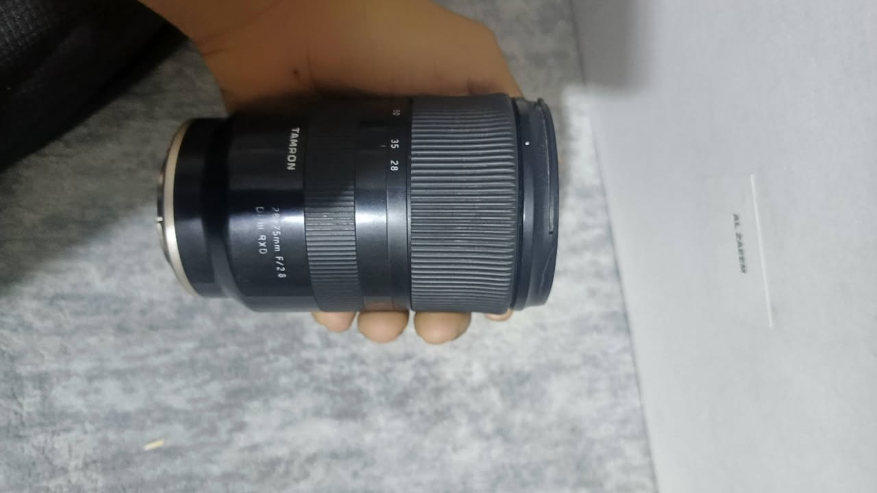 عدسة تامرون 28-75 f2.8
هذه حالته بصور 
العدسة شغالة وخفيفة
عملية للفيديو 
السعر 525 وبيه مجال بسيط 😁 
الشراي يتفضل واتساب
***********
