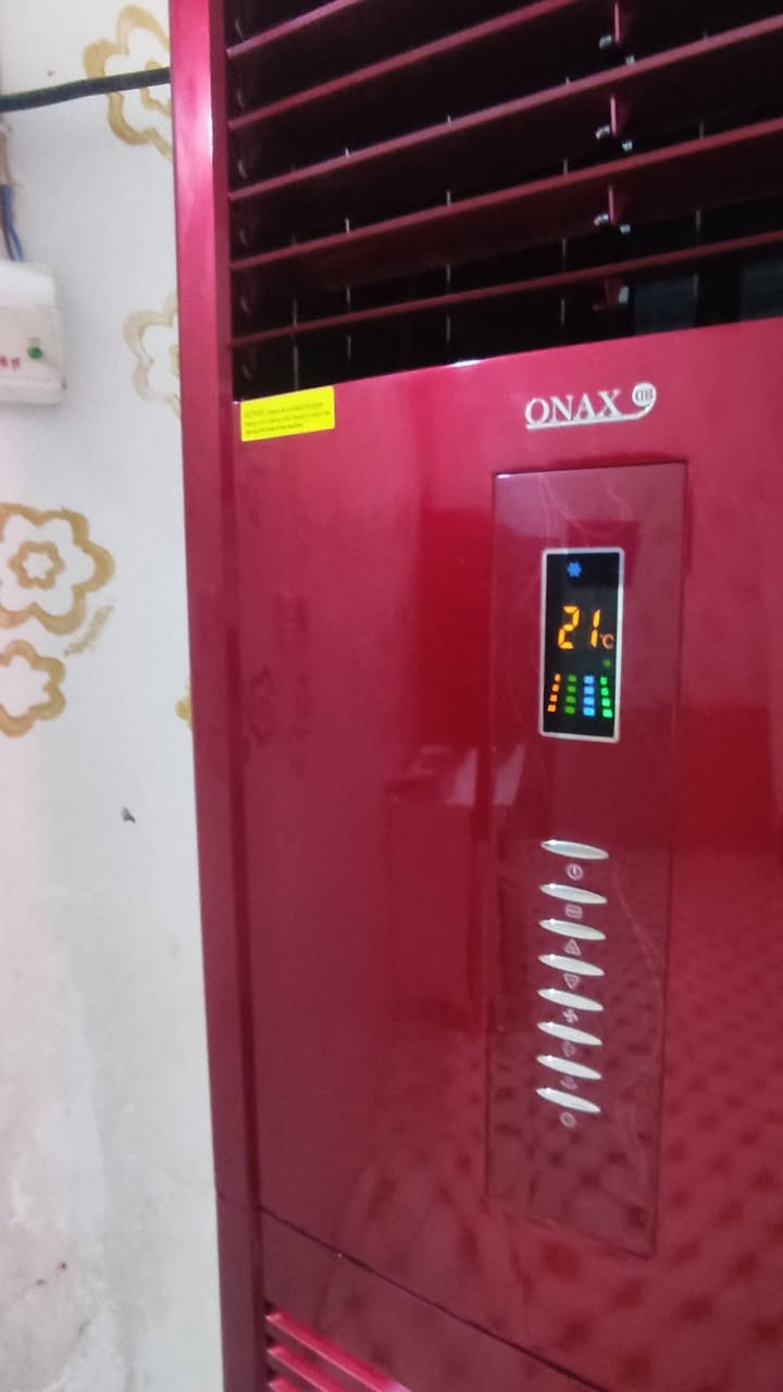السلام عليكم سبلت نوع اونكس حجم 3طن اخو الجديد استعمال قليل شرط الشغل تدفءه  وتبريد السعر 800  الف  موبايل ***********

