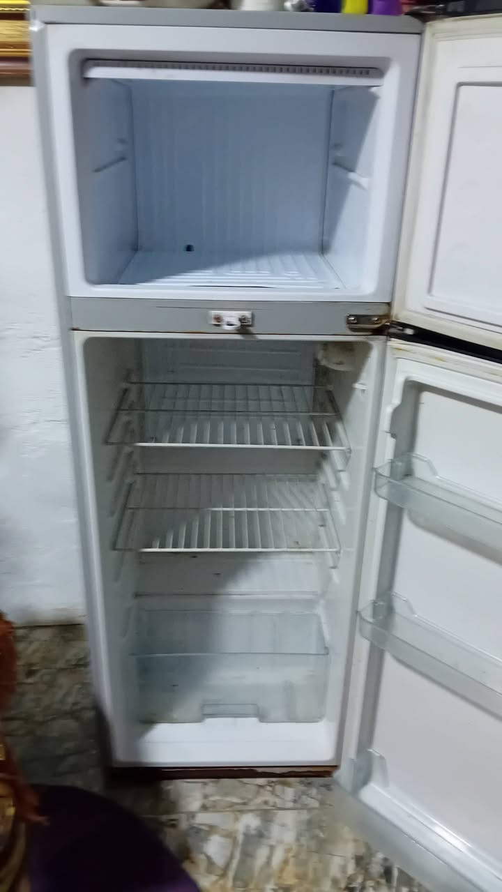 ثلاجه ١٢ للبيع ابيعها على عطلها طفت مااعرف شبيها ابيع ب٧٠ وغراض اخر اسأل وجاوب بغداد ***********
