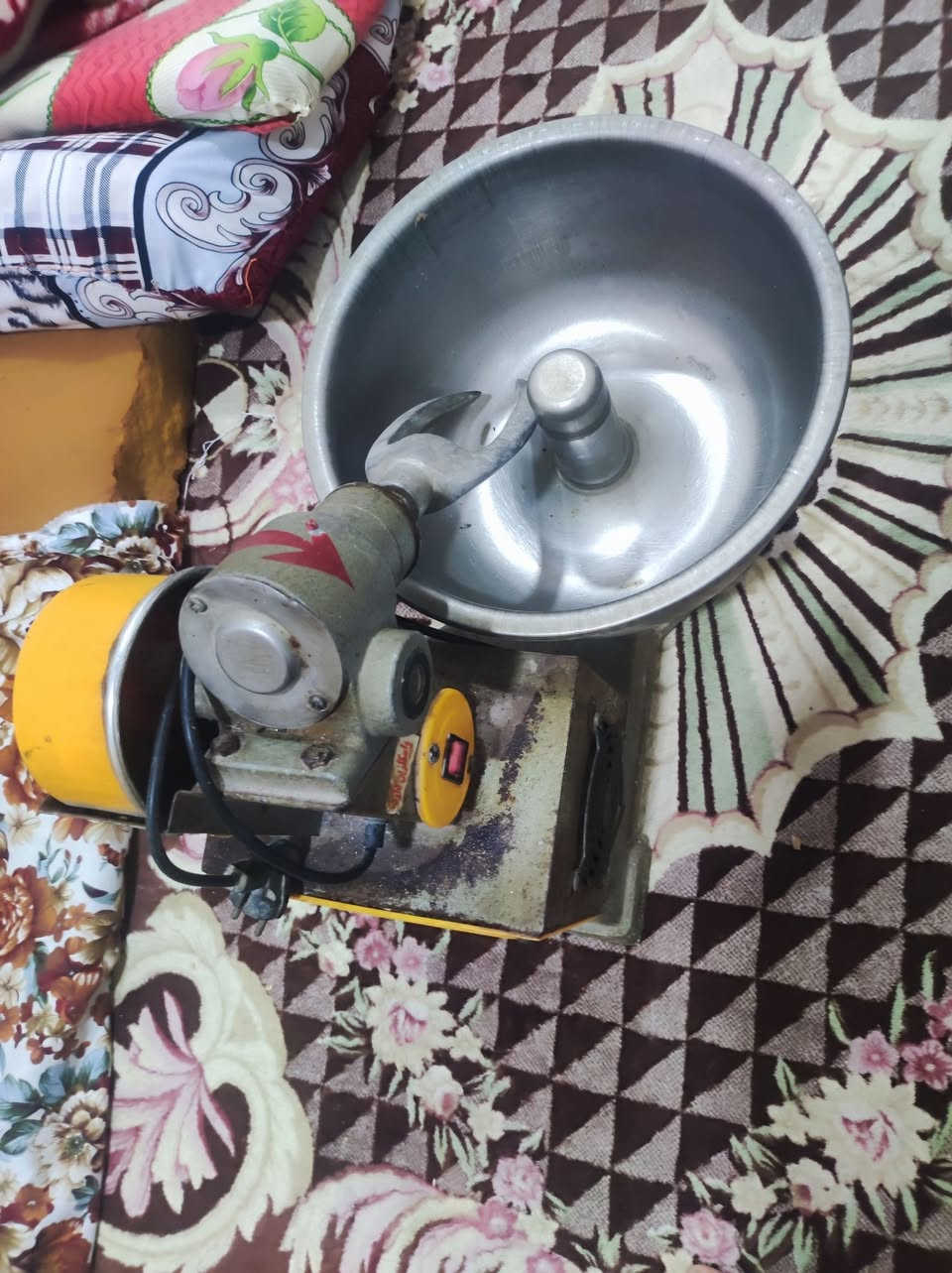 سلام عليكم عجانه اصليه ايرانيه استعمال قليل تشيل 5كيالو عجين سعرهه 100 وتساب ***********
