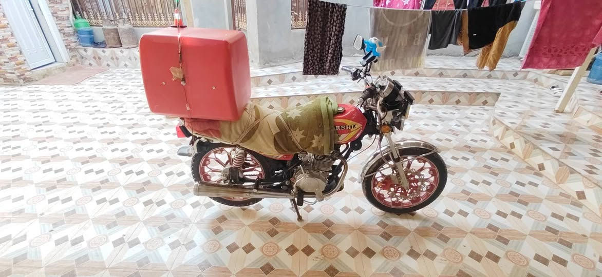 سلام عليكم دراجه سيفان سونك اصوليه للبيع شاصي 17 تعميره 23 مال شركات دراجه فقط مجفته تجفيت اصلي شرط سعره 650 و بيها مجال للشراي يتواصل وياي رقمي *********** (وافق ادمن )
