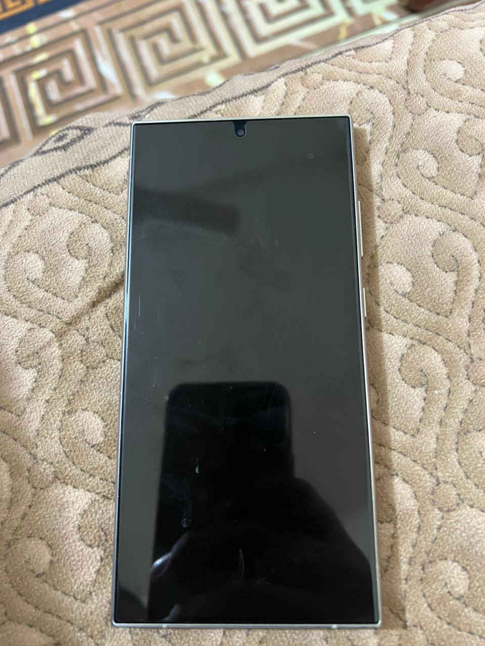 S24الترا ذاكره 256 كارتونه وشاحنه موجودات جهاز كلش نضيف مكاني بغداد الشعله ***********
